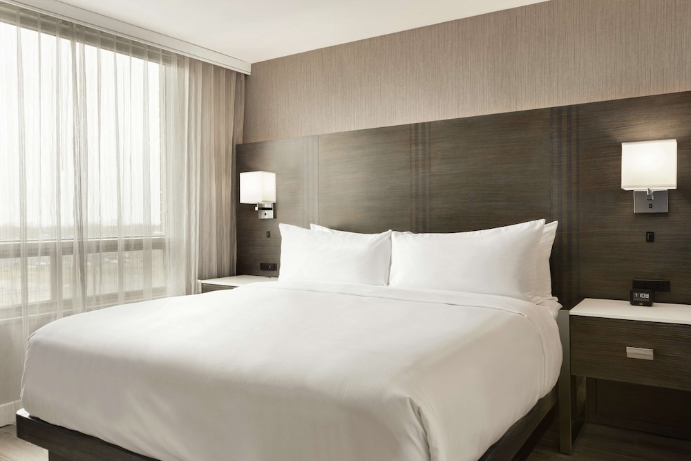 PREMIUM, SUITE, KING BED