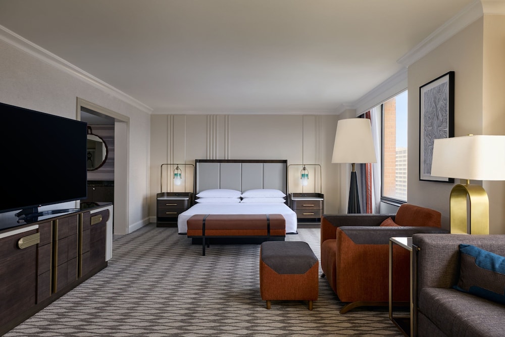 Suite, King Bed, Sofa