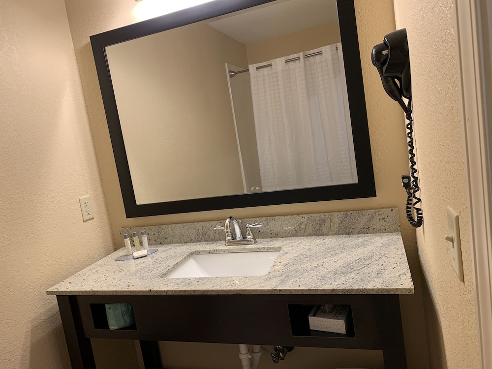 Days Inn And Suites By Wyndham Florence Jackson Area 30/50