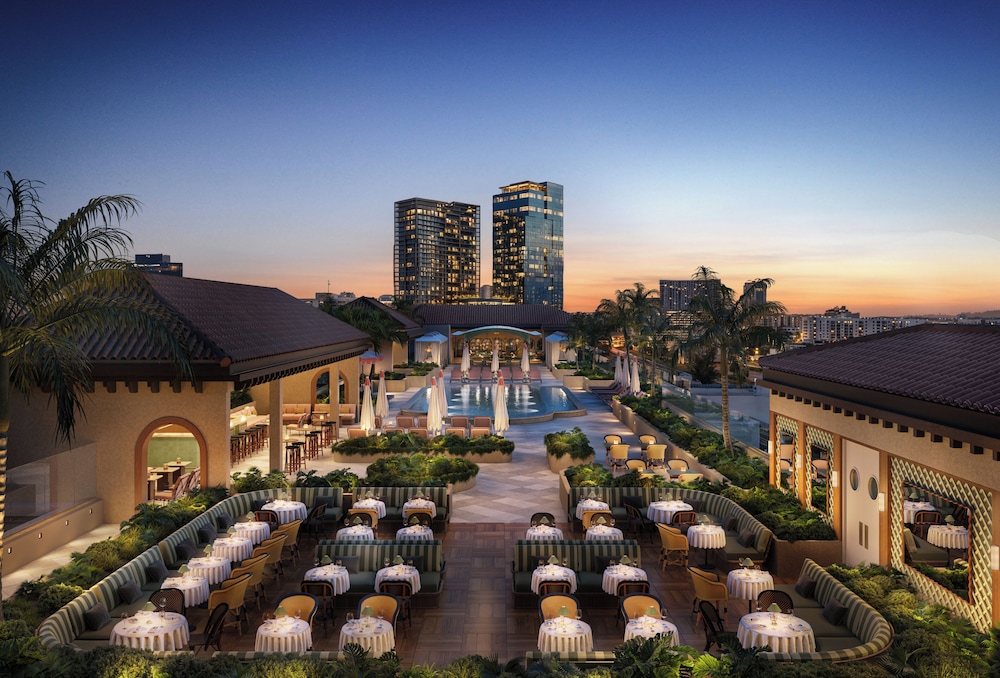 The Nora Hotel 16/19
