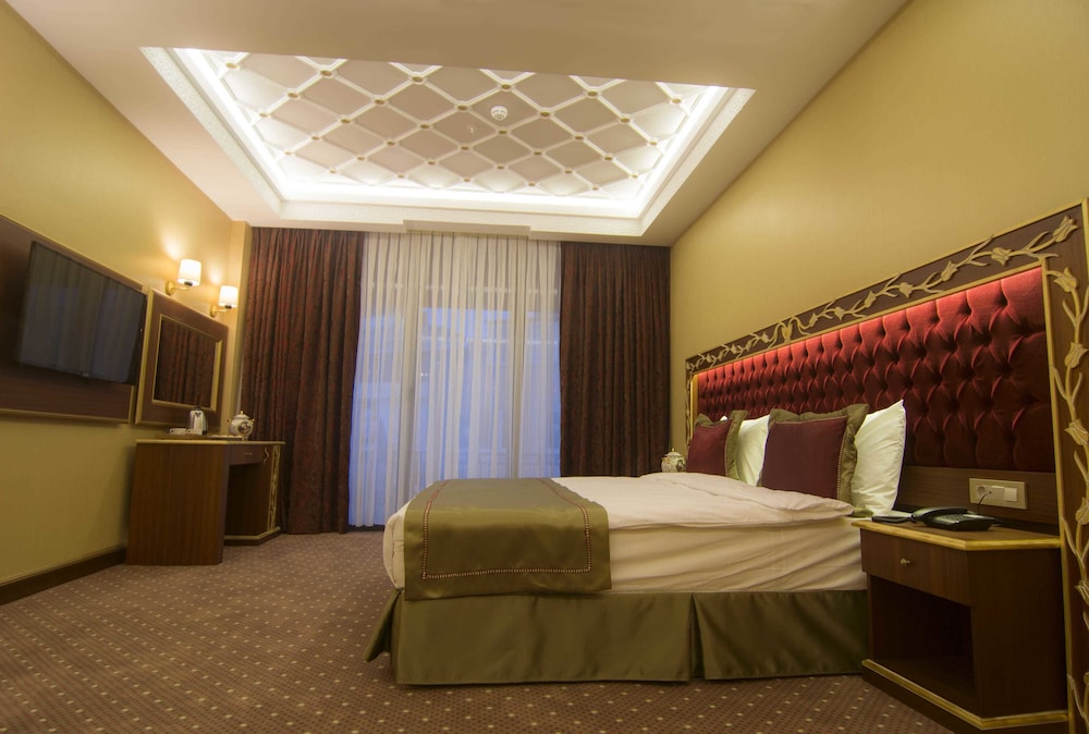 MB DELUXE HOTEL 42/59