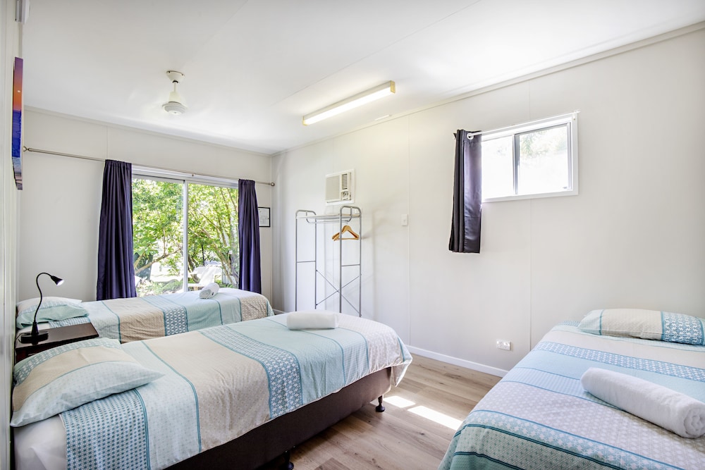 Bush Village Budget Cabins 16/73