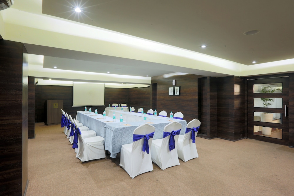 VESTA MAURYA PALACE 24/67