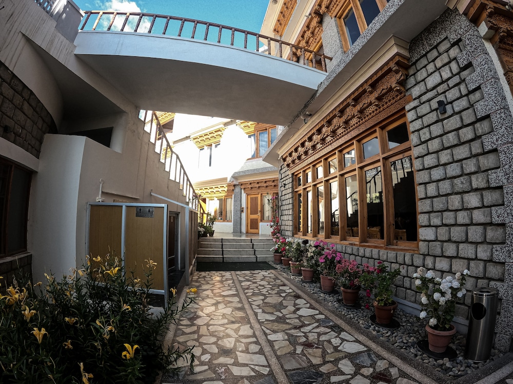 Hotel Cho Palace 25/26