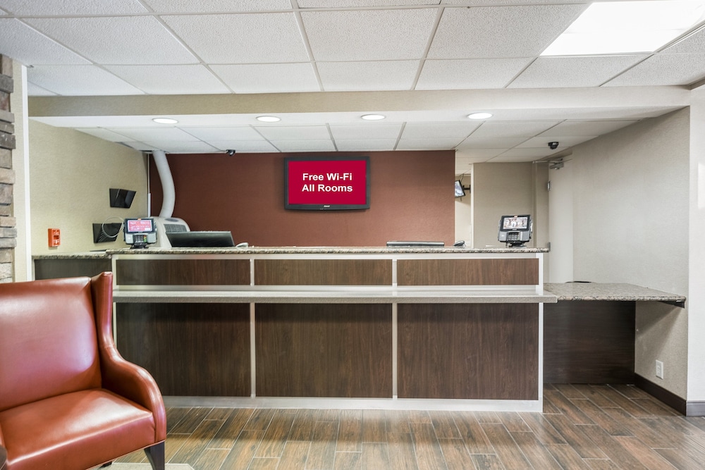 Lobby at Red Roof PLUS+ Boston - Woburn/ Burlington, BOSTON - MA