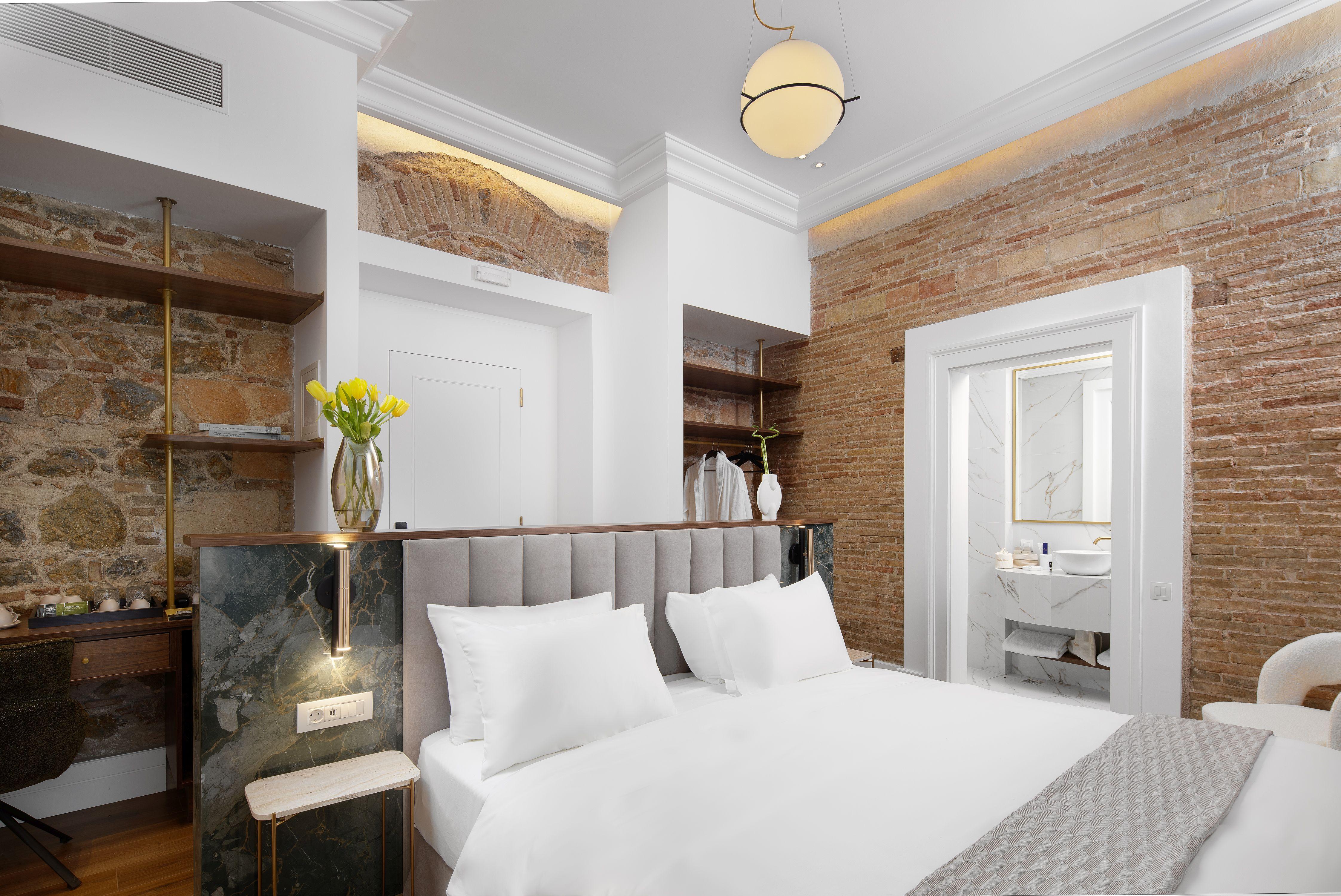Suite, Outdoor Jetted Tub