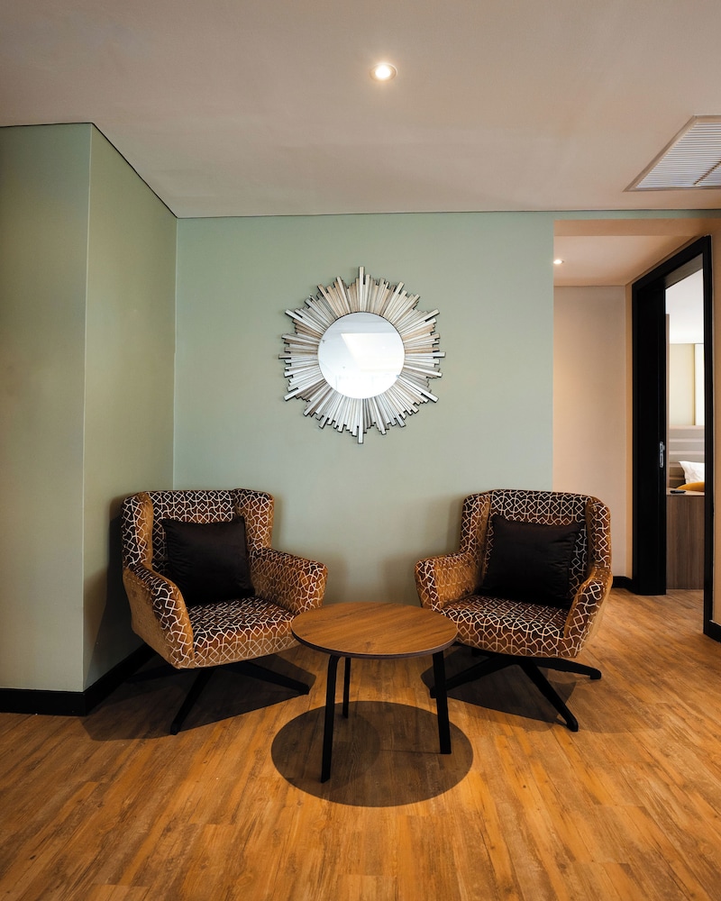 Trademark Suites at Enaki Town 28/60