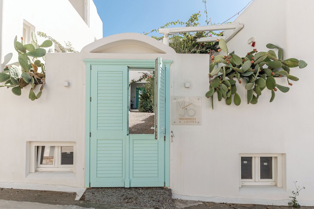 Majo Suites 6/60
