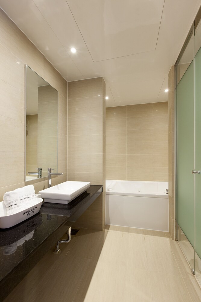 Premiers Hotel 25/63