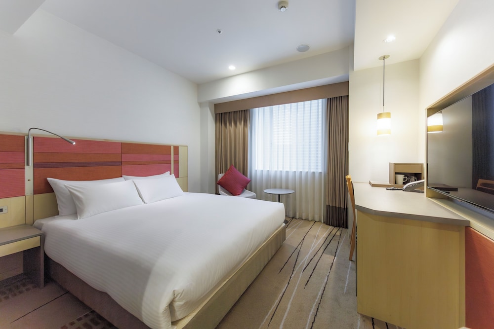 STANDARD, QUEEN BED