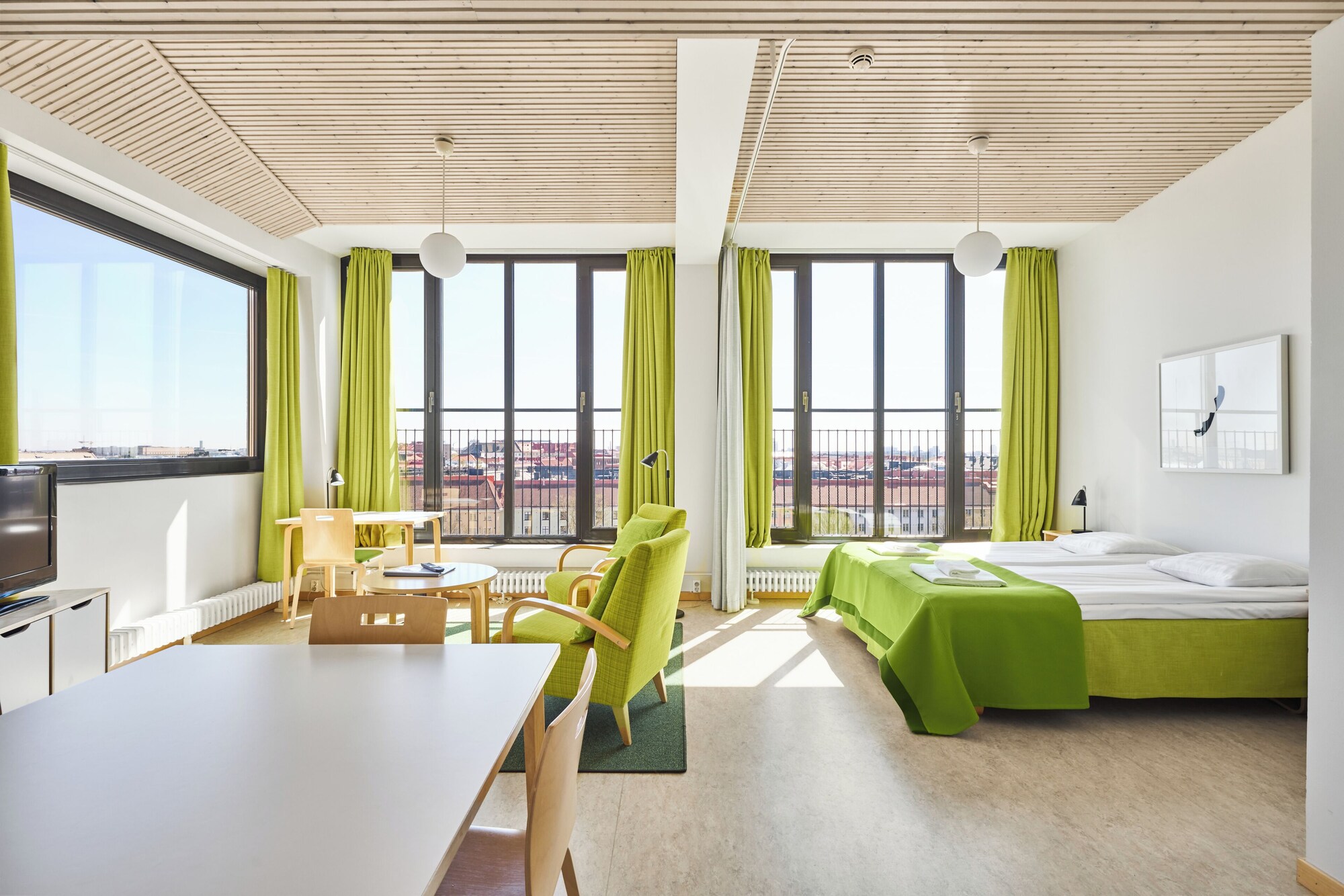 DELUXE, PENTHOUSE, QUEEN BED, KITCHENETTE