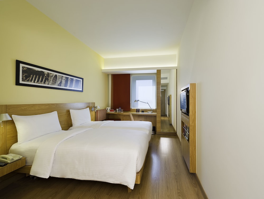 ibis Nashik 13/70