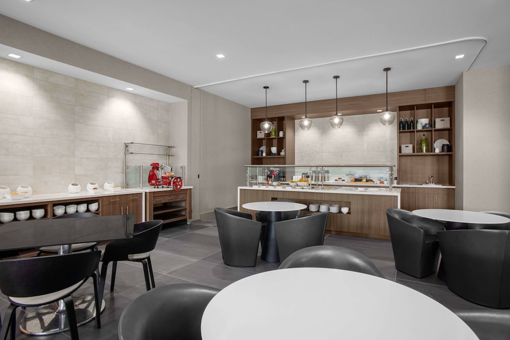 AC Hotel by Marriott Pittsburgh Southpointe 28/37
