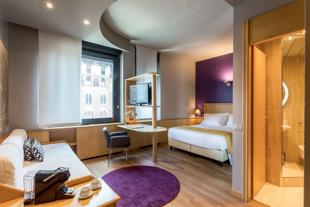 Best Western Plus Executive Hotel And Suites 29/54