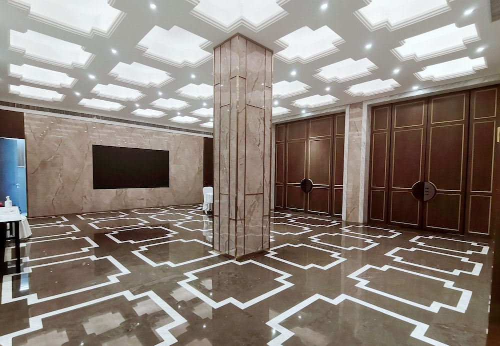 Shanghai Hotel 35/50
