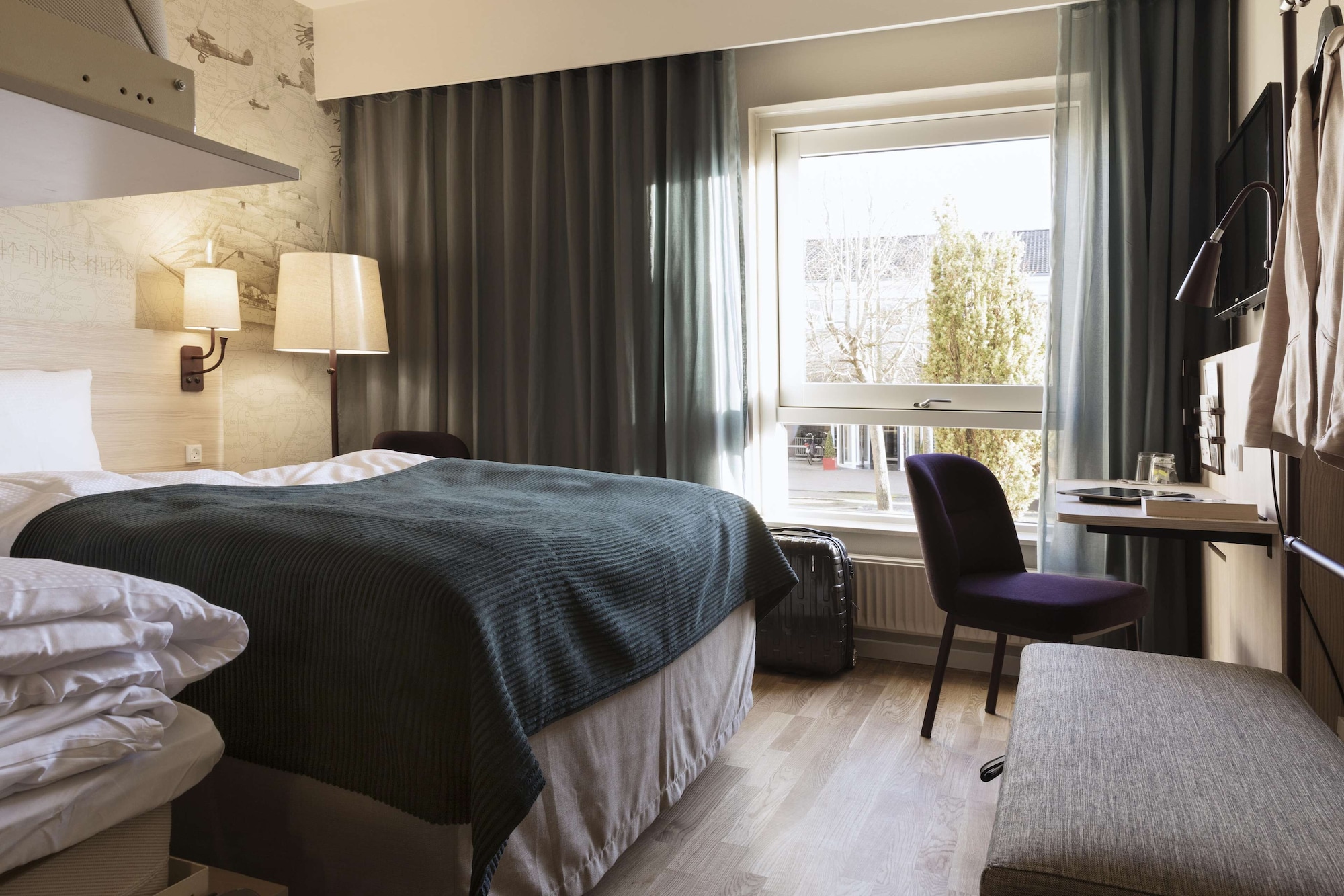 Family, 2 Murphy Beds, Queen Bed