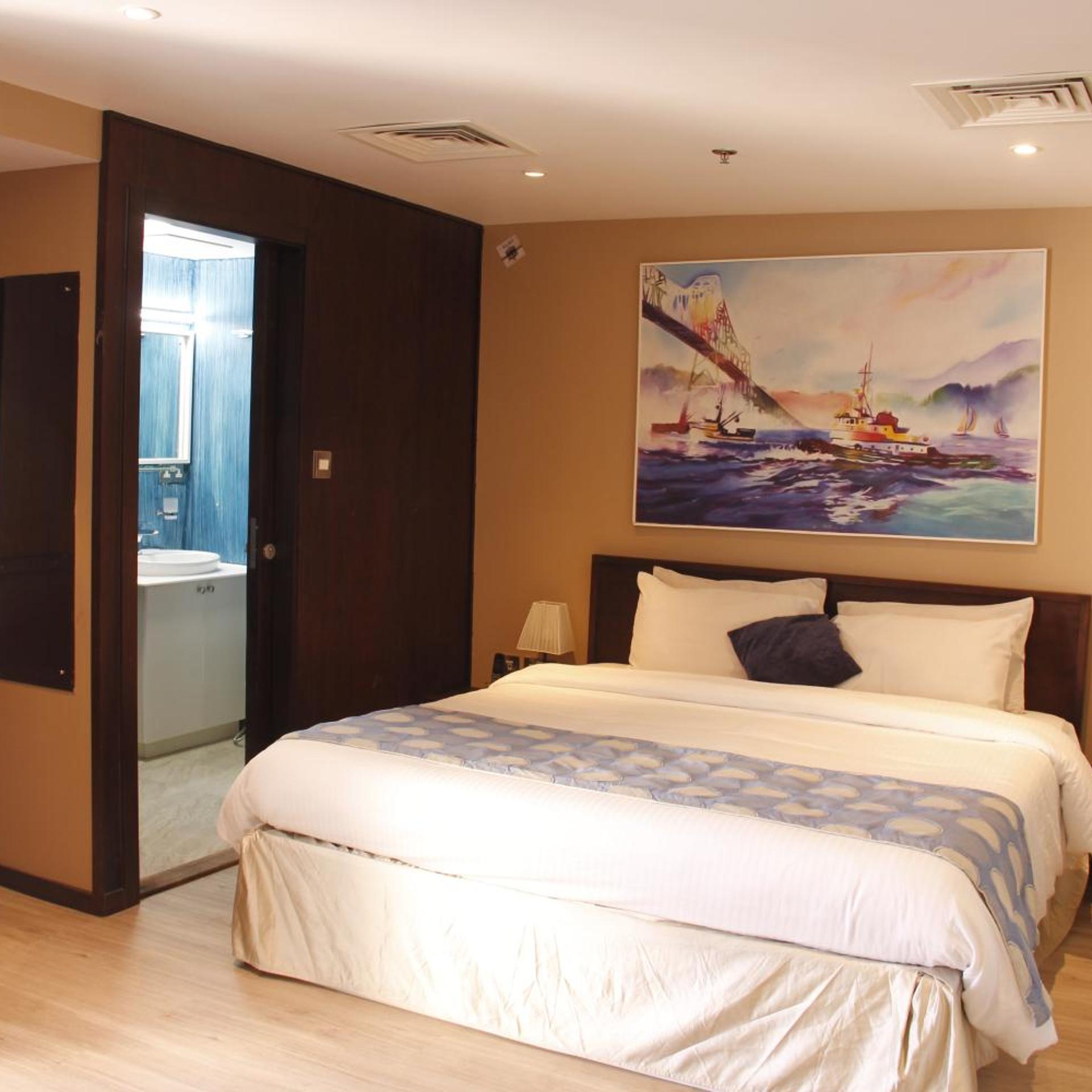 C Hotel 13/49