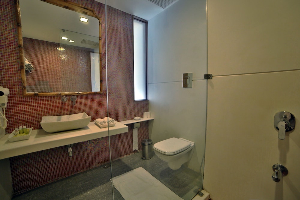 JAISAMAND ISLAND RESORT 66/67