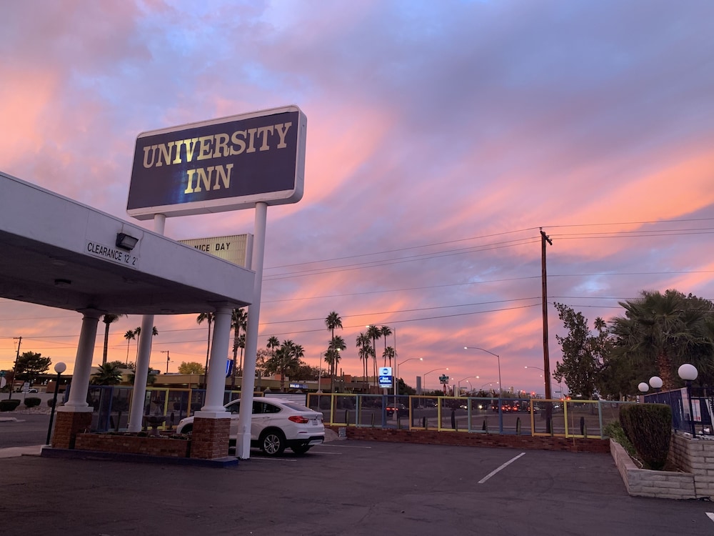 University Inn 36/40