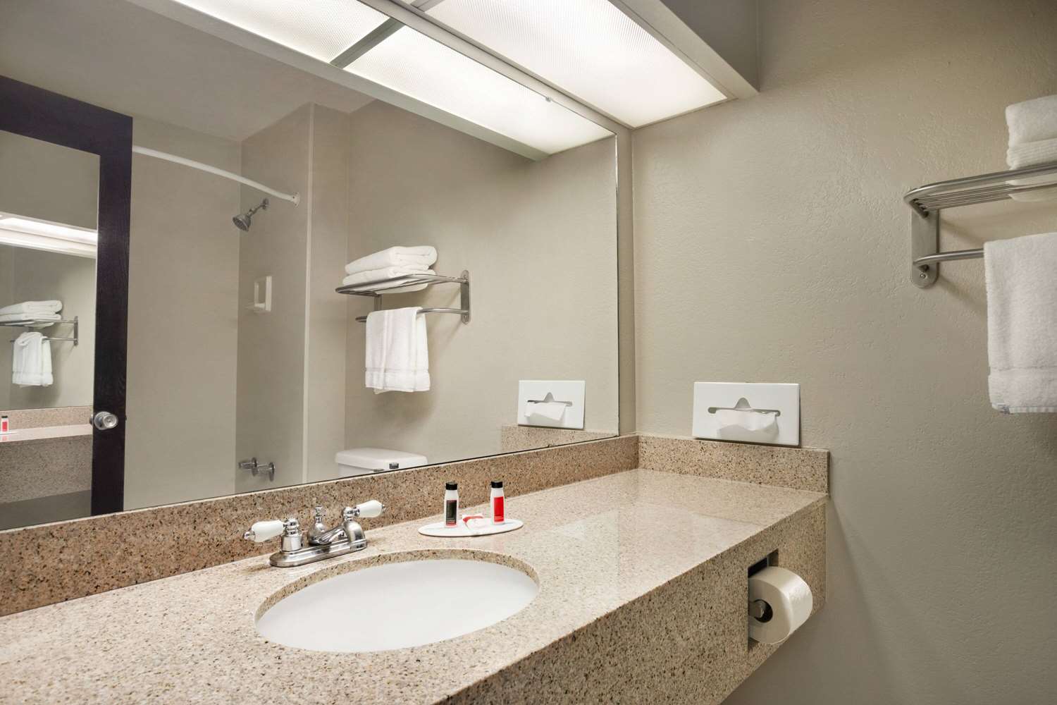 Baymont by Wyndham Kansas City KU Medical Center 11/11