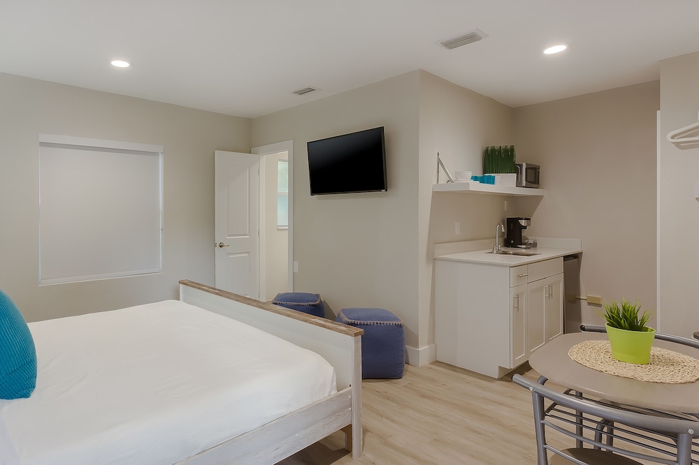 Drift Hotel 16/64