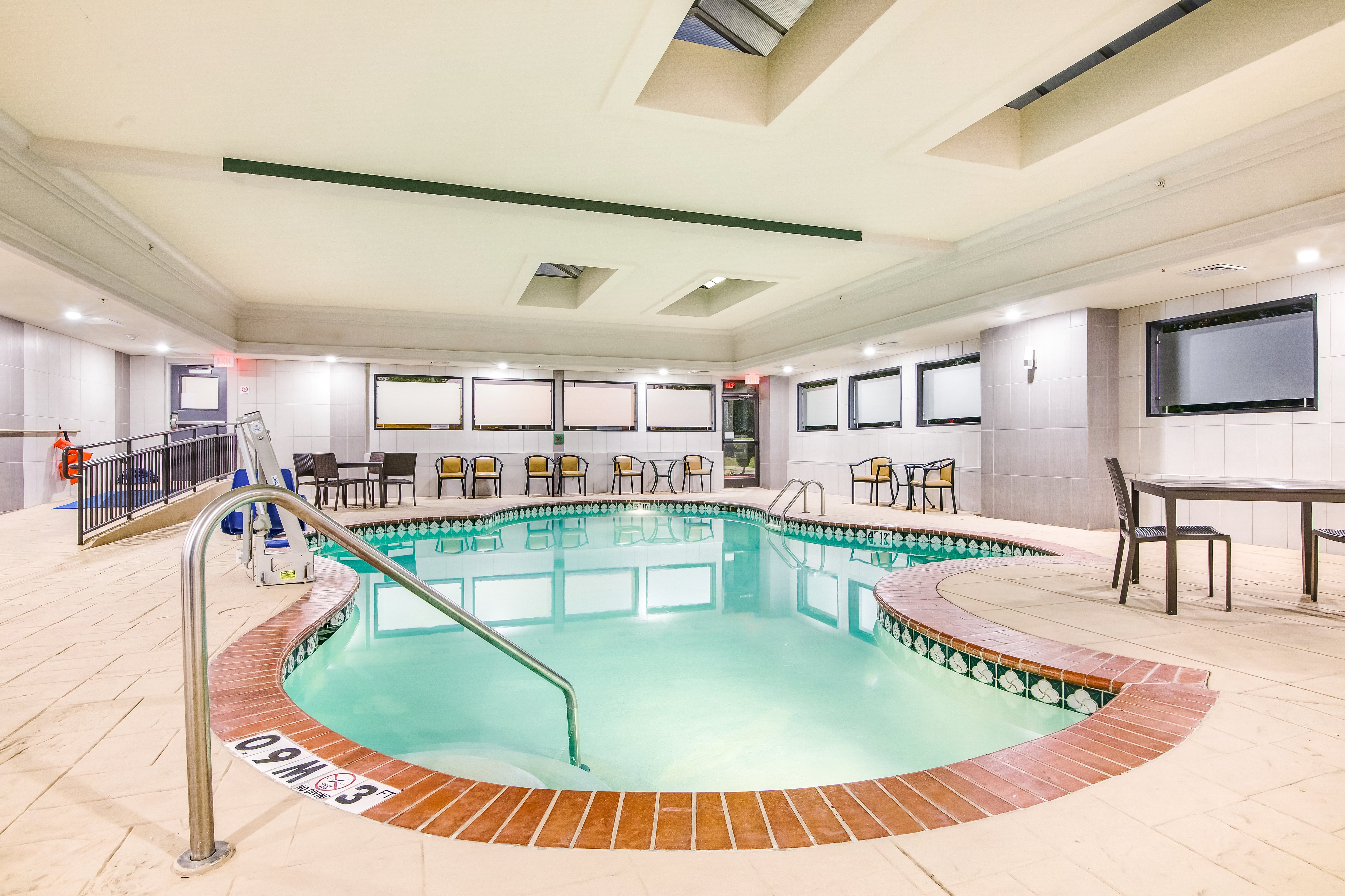 Holiday Inn Express and Suites Longview North 34/58