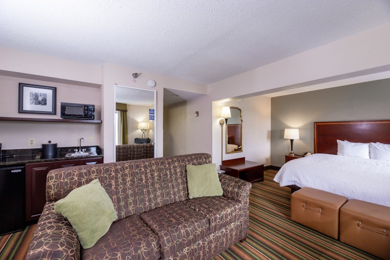 Hampton Inn Hanes Mall Winston-Salem 9/40