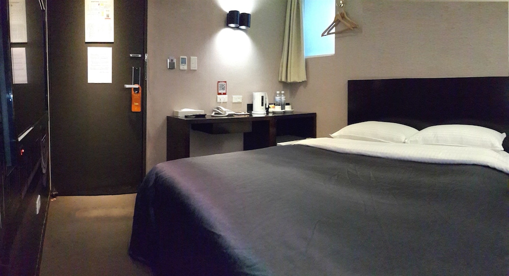 E House Hotel 20/65