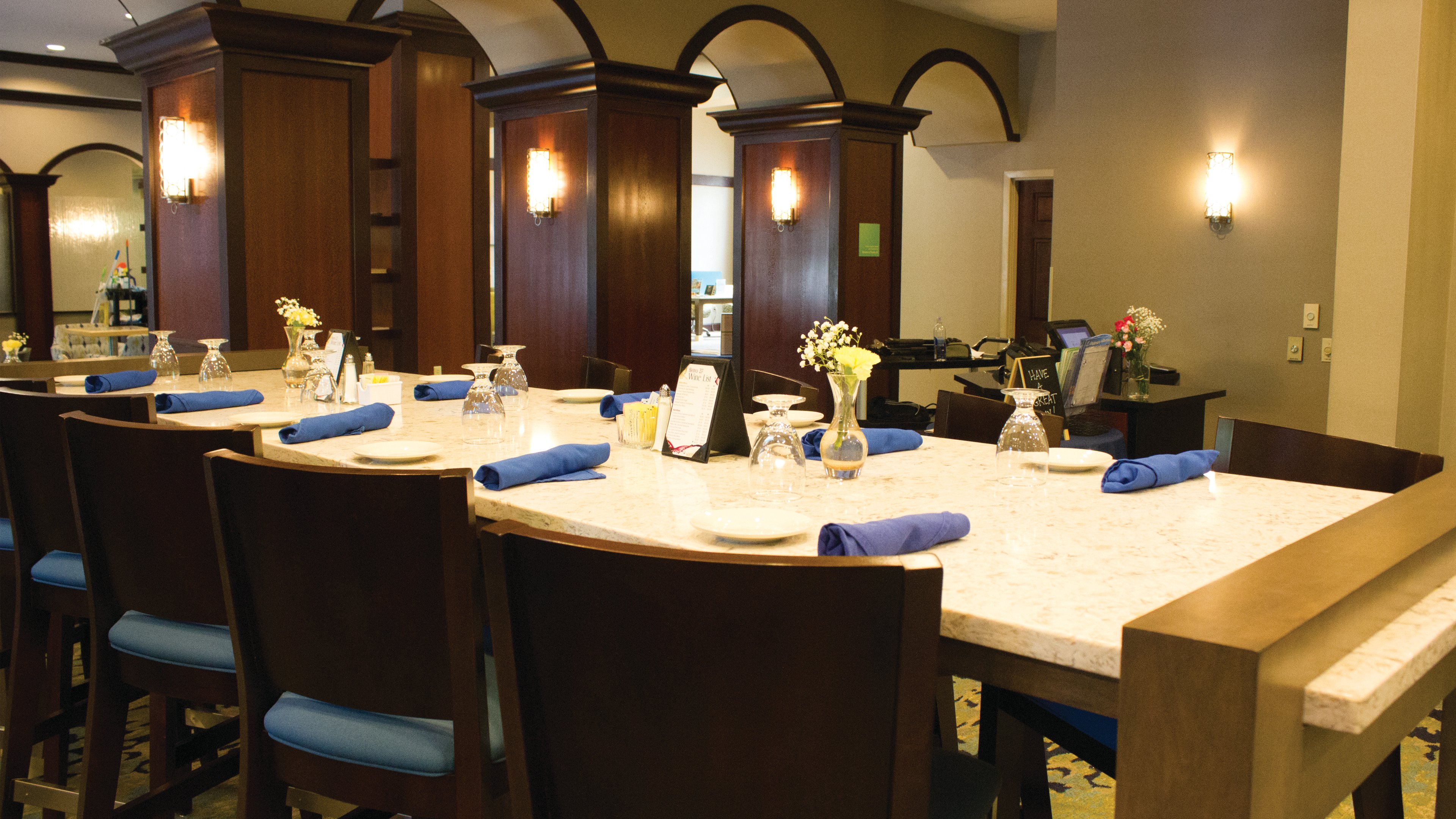 Holiday Inn Hotel Suites Tallahassee Conference Center N 44/62