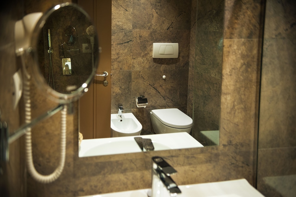 Mondial Hotel Tirana 24/70