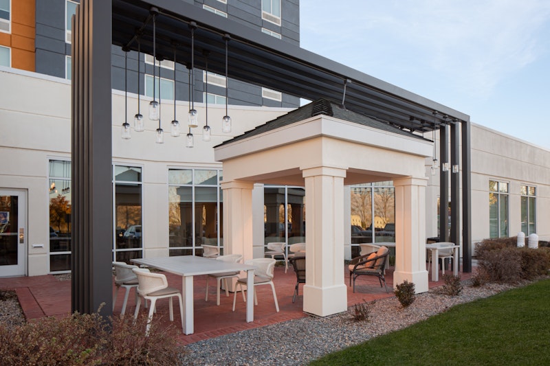 HILTON GARDEN INN SALT LAKE CITY AIRPORT 2/77