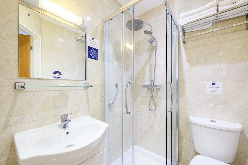 The Sandringham Hotel 38/48