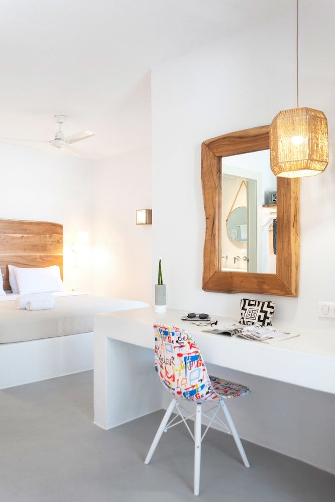 Paros Comfy Suites 5/50
