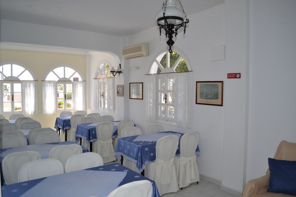 Melina Hotel 24/43