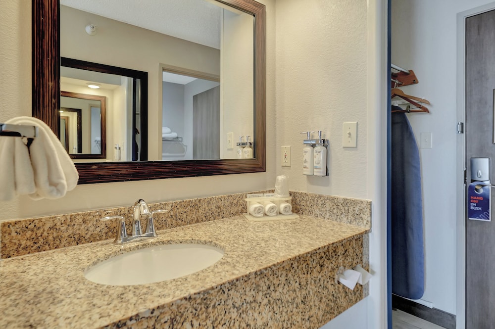 Holiday Inn Express Hotel Suites Beatrice 75/76