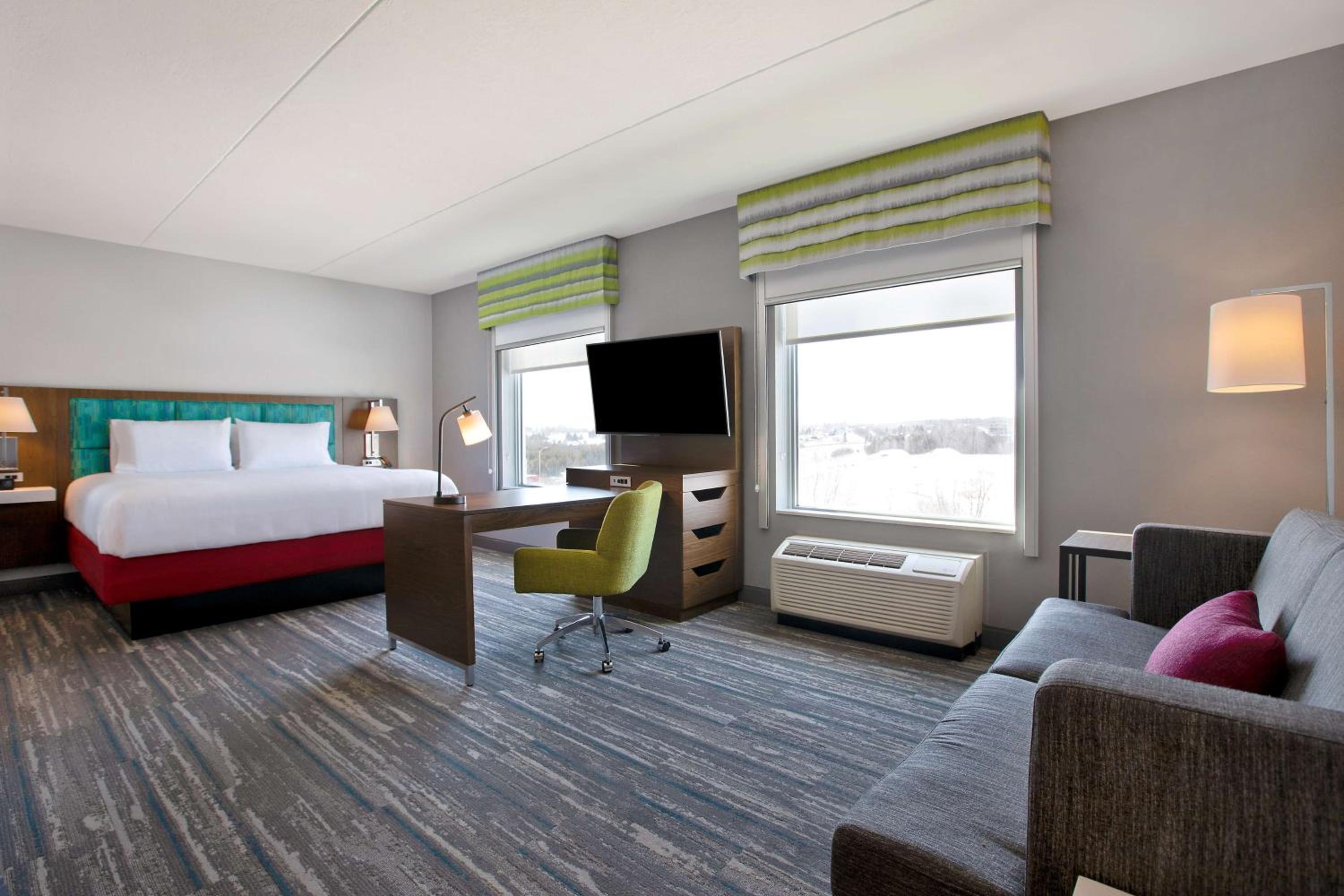 STUDIO, SUITE, KING BED