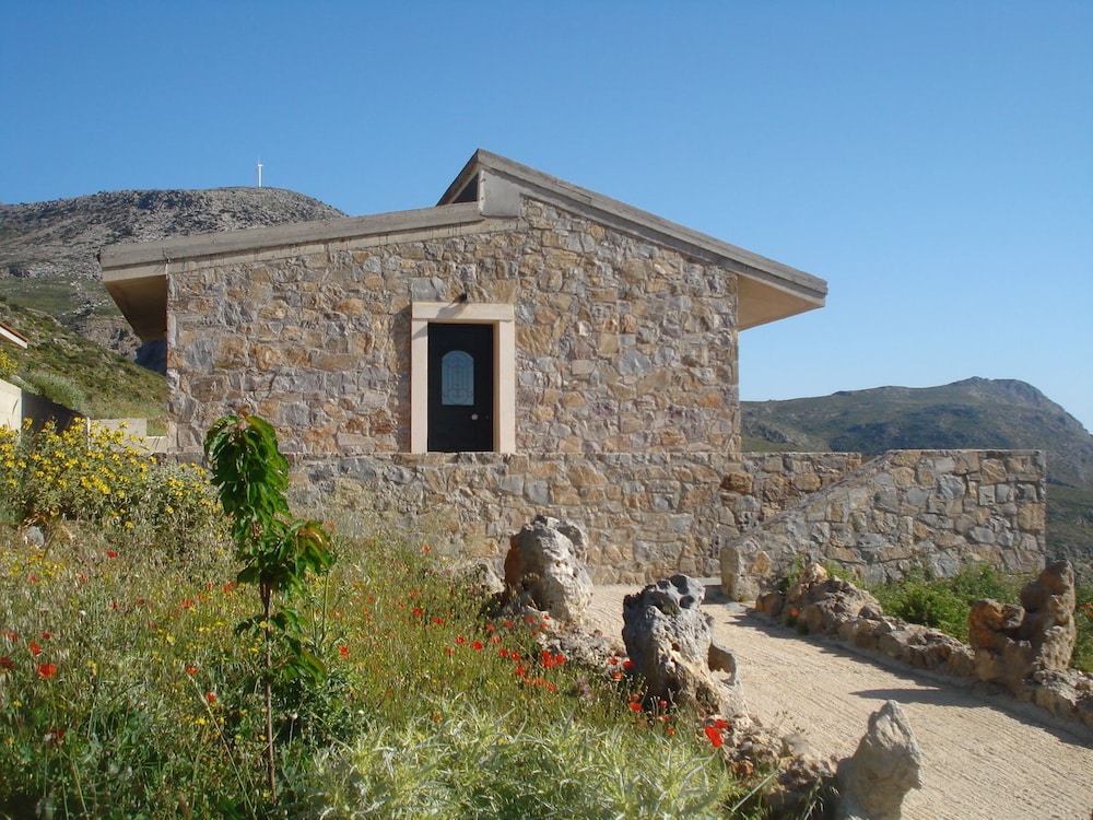 Aetovigla Guest Houses 28/30