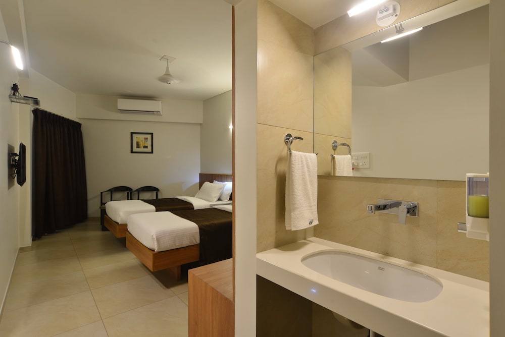 Hotel Panchavati Yatri 33/35