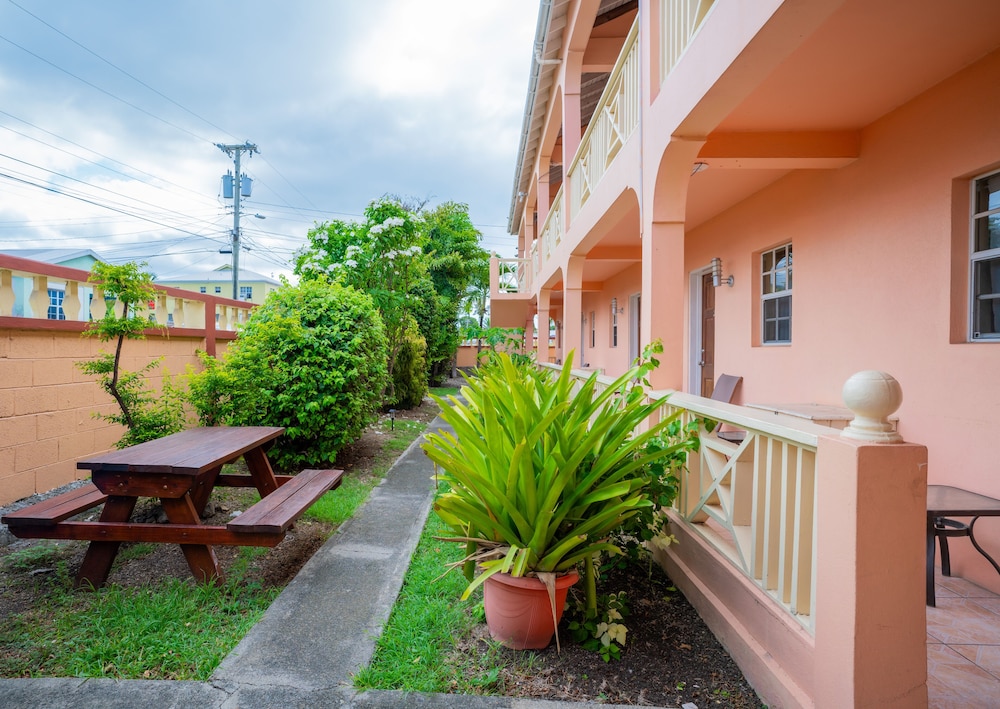 Connies Comfort Suites 44/50