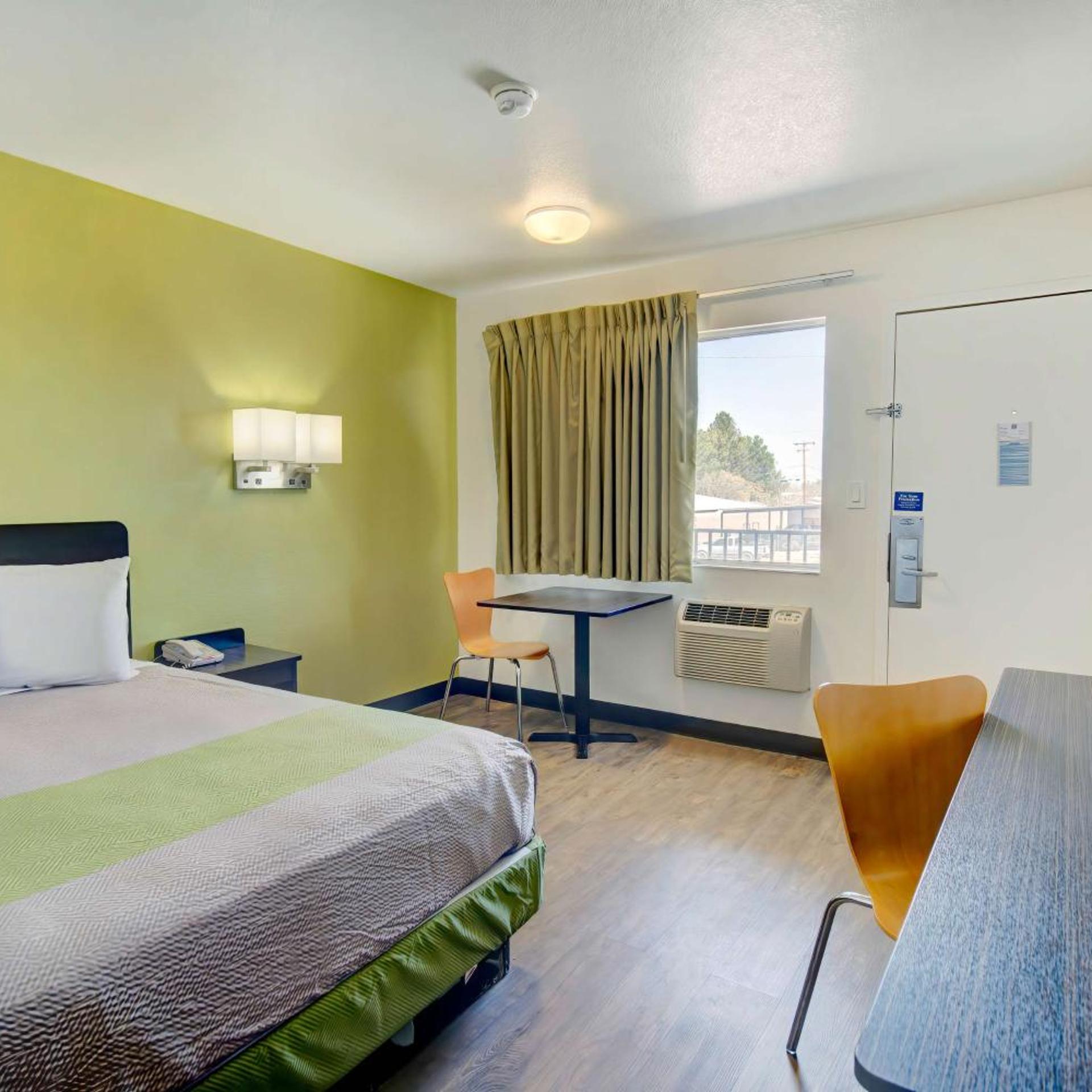 غرفة بسرير كوين لذوي الإعاقة، Motel6 Douglas, AZ 5/9