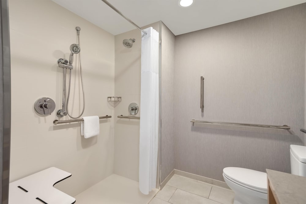 Hyatt Place Santa Fe 68/72
