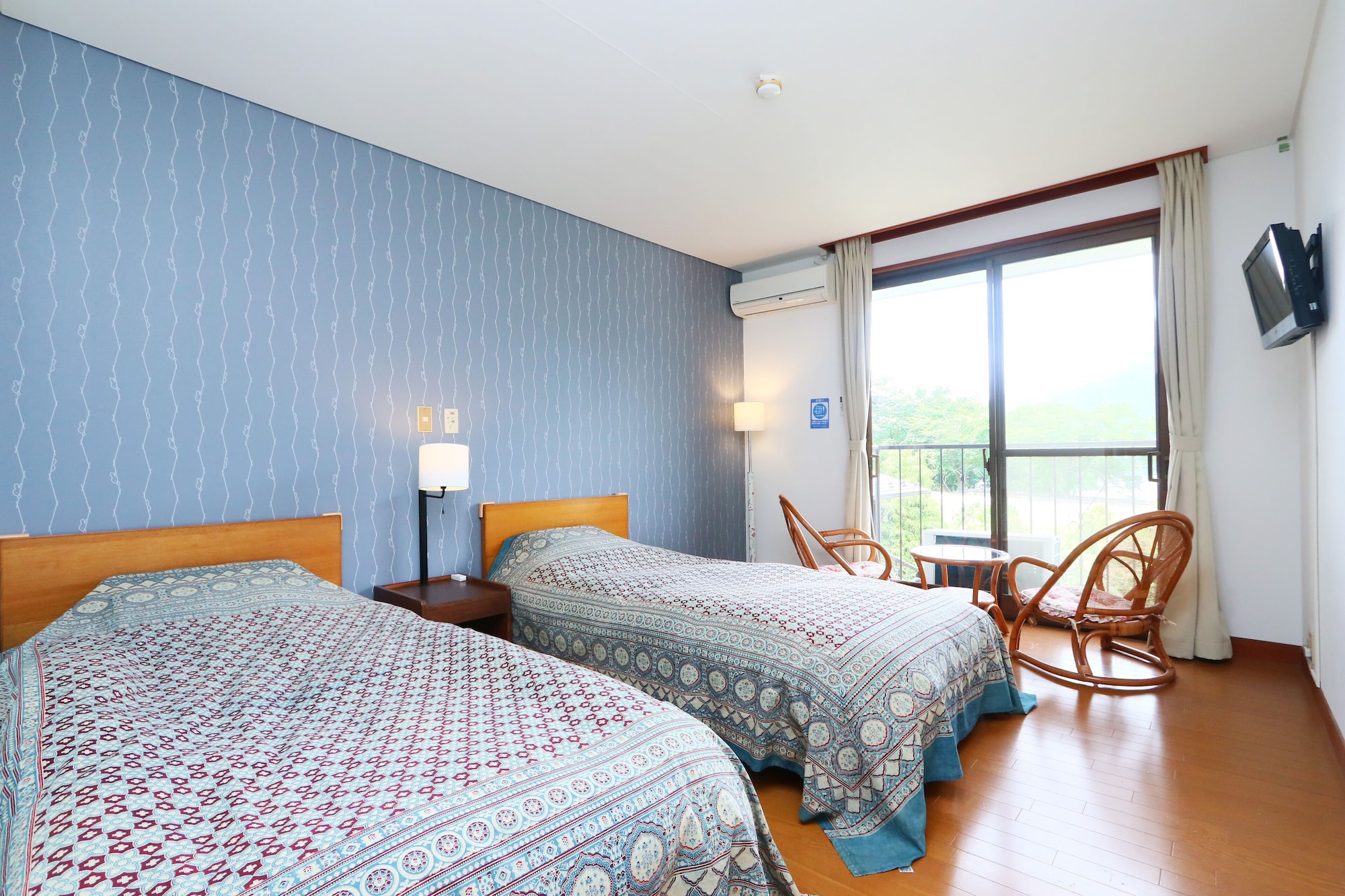 ROOM, TWIN BEDS, LAKE VIEW