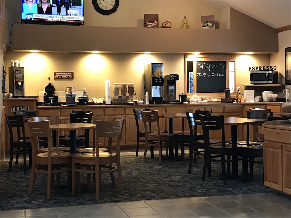 Fairbridge Inn Suites In Thorp Wi 38/47