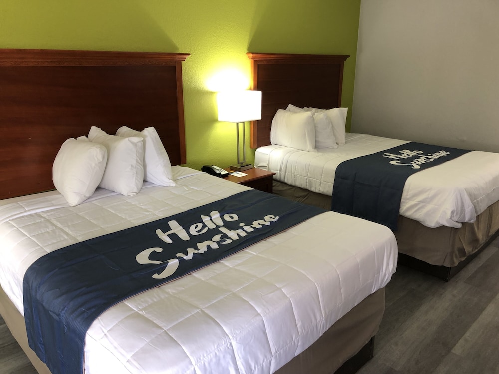 Days Inn by Wyndham Shorter 17/24