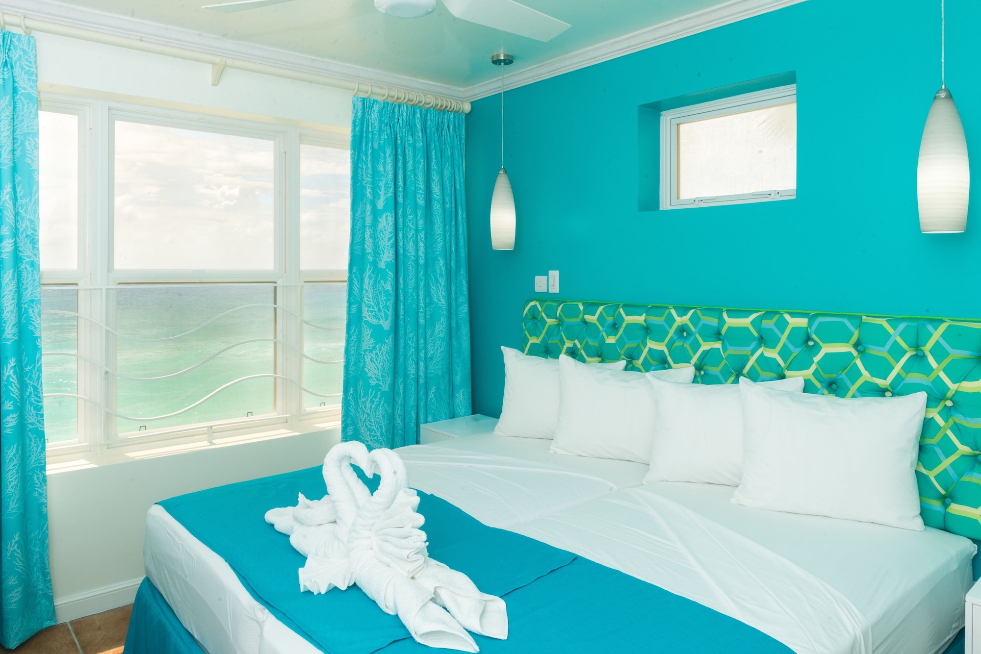 2 Bedrooms, Suite, King and Twin Beds, Ocean Front
