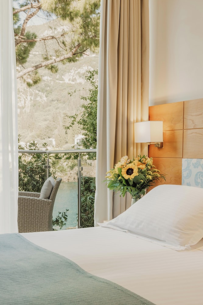 Akrotiri Beach - Adults Only 24/68