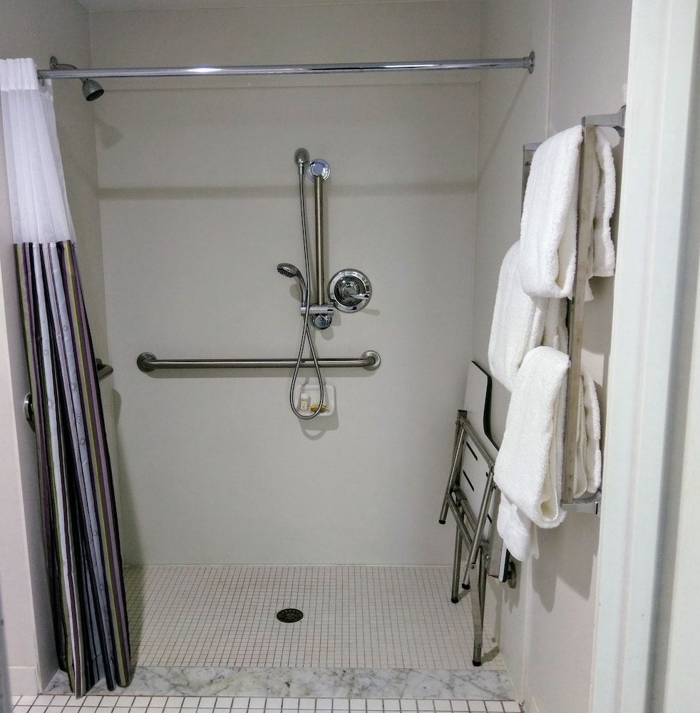 La Quinta Inn & Suites by Wyndham Melbourne Viera 34/56