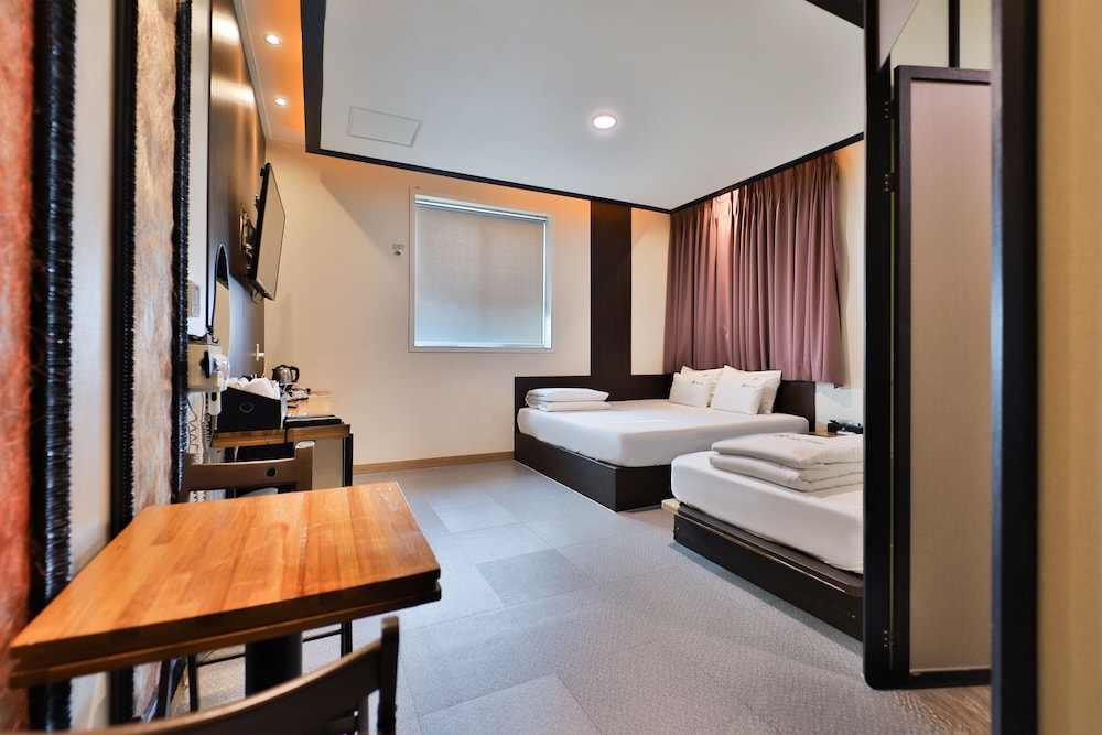 Ara Hotel 18/50