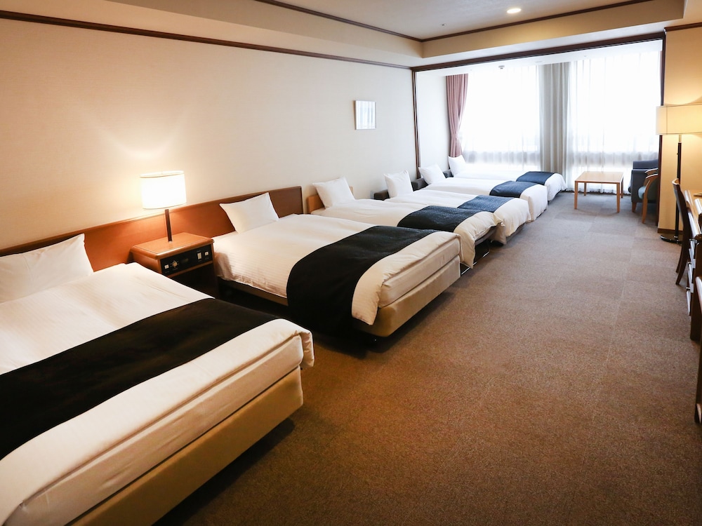 Economy, Twin Beds, Two Extra Beds, 4 Sofa, Smoking
