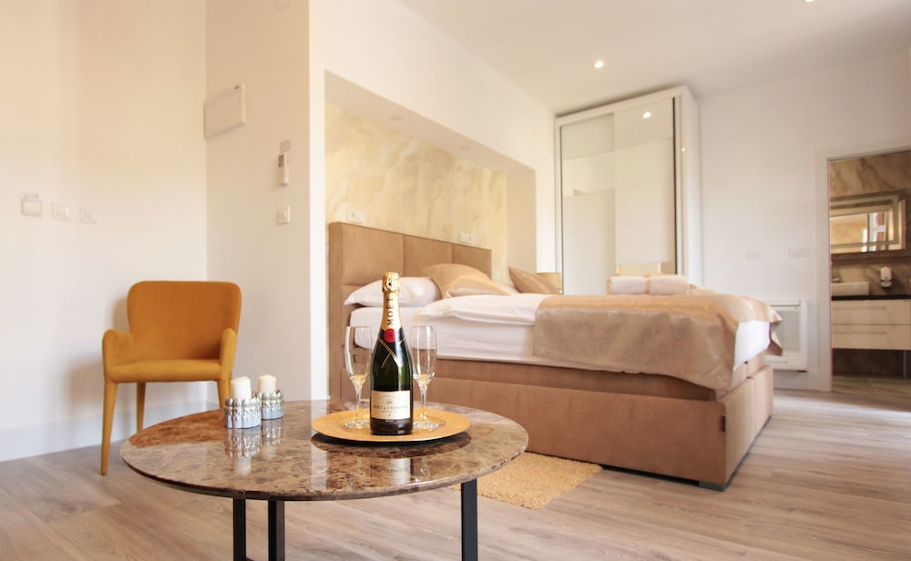 Well Of Life Luxury Rooms 8/26